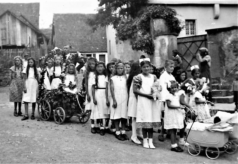 75 Jahre Liederkranz  Aufstellung  am Pfarrhaus Kinderfest 1936
